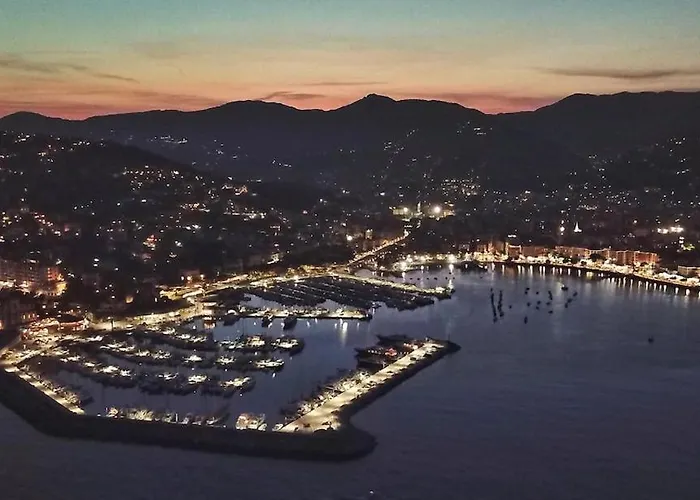 Apartment Center Steps From The Sea Ac Wi-fi Parking