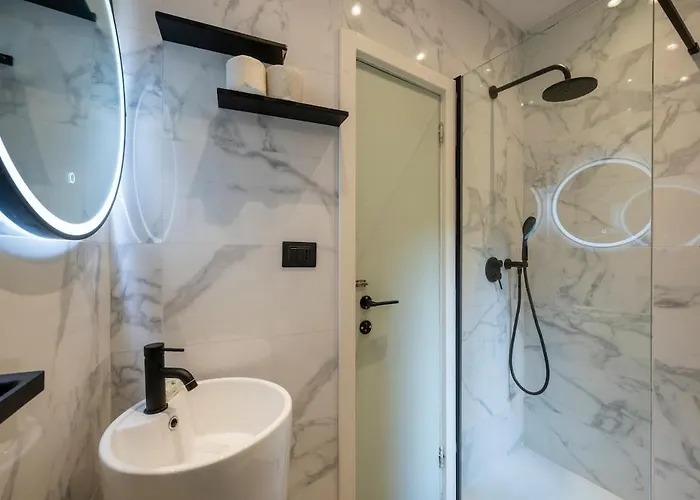 Apartment Center Steps From The Sea Ac Wi-fi Parking *